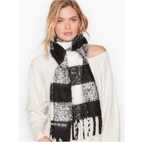 Victoria’s Secret Plush Scarf - Picture 1 of 5